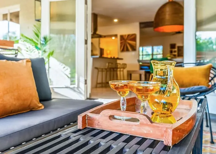 Glamorous Renovated Desert Oasis Heated Pool Tub *