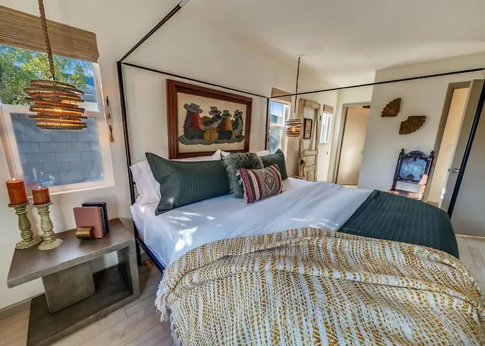 Holiday home Glamorous Renovated Desert Oasis Heated Pool Tub *