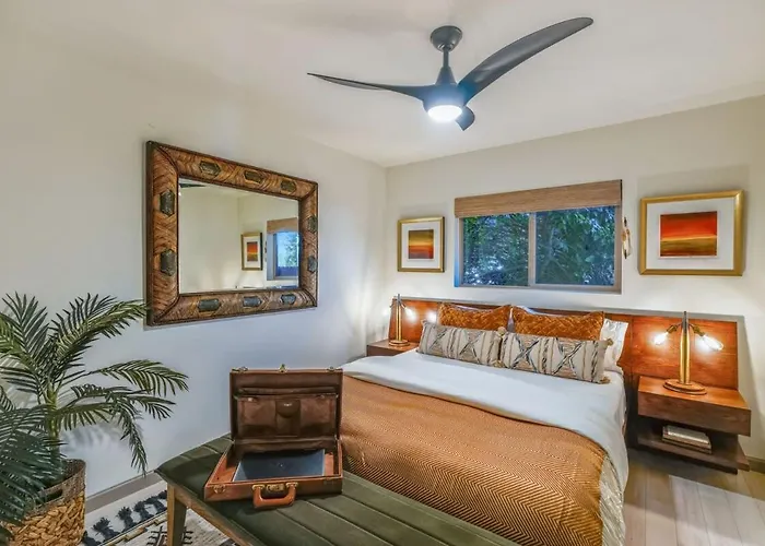 Holiday home Glamorous Renovated Desert Oasis Heated Pool Tub